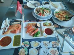 -彩虹云霄酒店75层国际自助餐