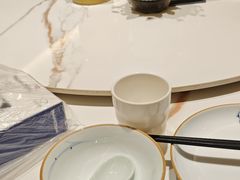 餐具摆设-山东宾馆·齐鲁苑餐厅