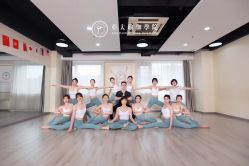 -亚太瑜伽普拉提学院