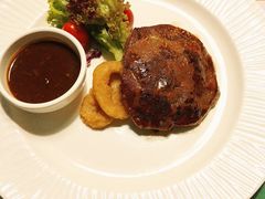 烧焗华盛顿沙朗牛排配香葱薯角-绿茵阁牛扒餐厅(客村店)