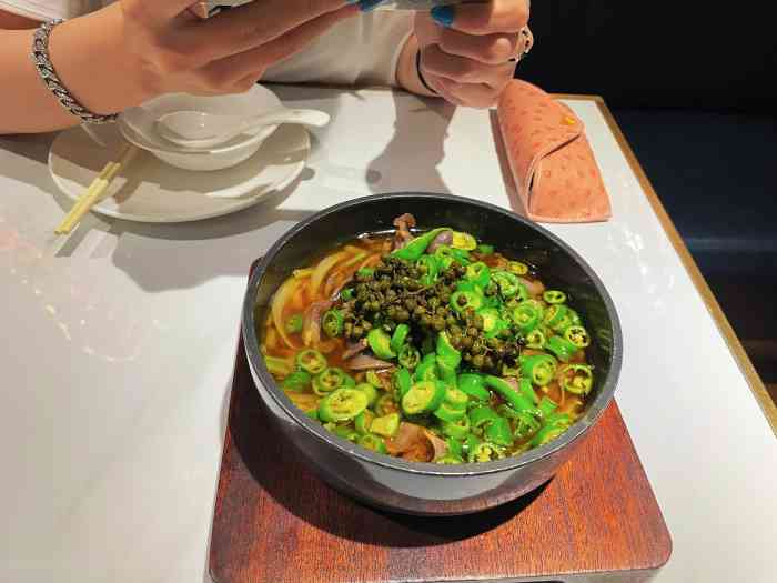 本来川菜(华采天地店)-"周末来粗来吃饭,华采真的超多人,7点多这.