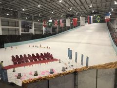 -乔波室内滑雪场