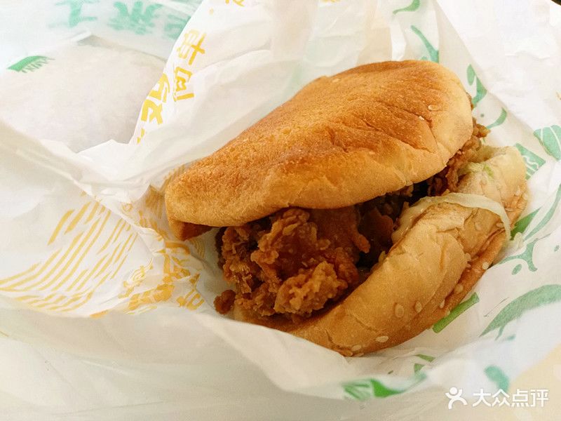 华莱士炸鸡汉堡(爱联店)香辣鸡腿堡图片