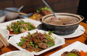 Garlic-Scented Beef Shank