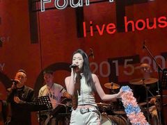 -FOUR PLAY BAR