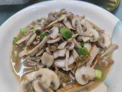 香干炒蘑菇雪菜-峡谷农家乐饭店
