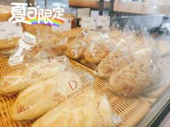 -顶东面包花园·生日蛋糕(世博店)
