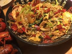 大虾麻辣烫-嗨辣小聚·盘锦河蟹·海鲜烧烤龙虾(盘锦十年好店)