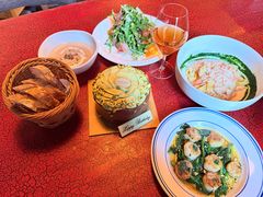 煎带子配黄油菠菜-羽深肉铺 Steak & Wine