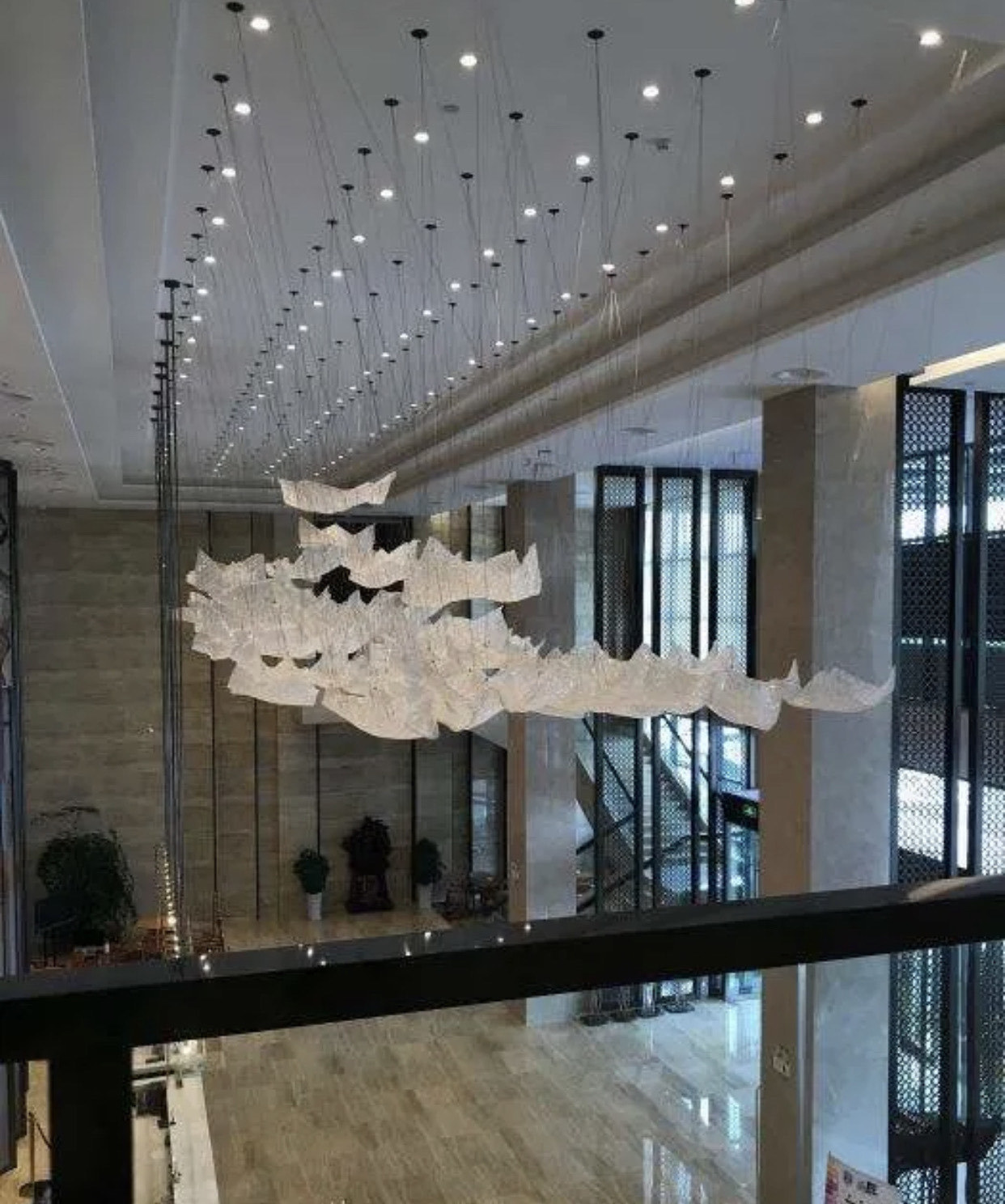 尚友丽都大酒店位于开放大道老商校旧址,五