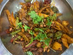 -愉肴麻辣香锅(中山路店)