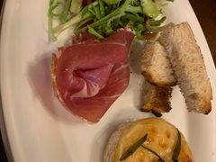焗布里芝士配蚕豆和帕尔马火腿-PIZZA BIANCA(万象城店)