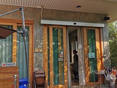 -Chom Cafe and Restaurant