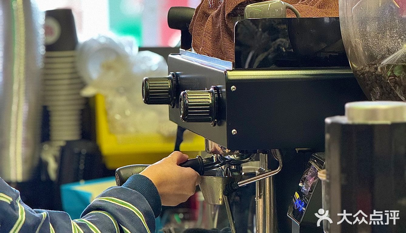 不懂就问！江门的咖啡店都这么圣诞🎄吗？？