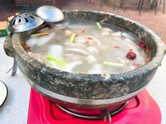 -墨脱石锅椰子鸡•香草鸭•东山羊(大东海店)