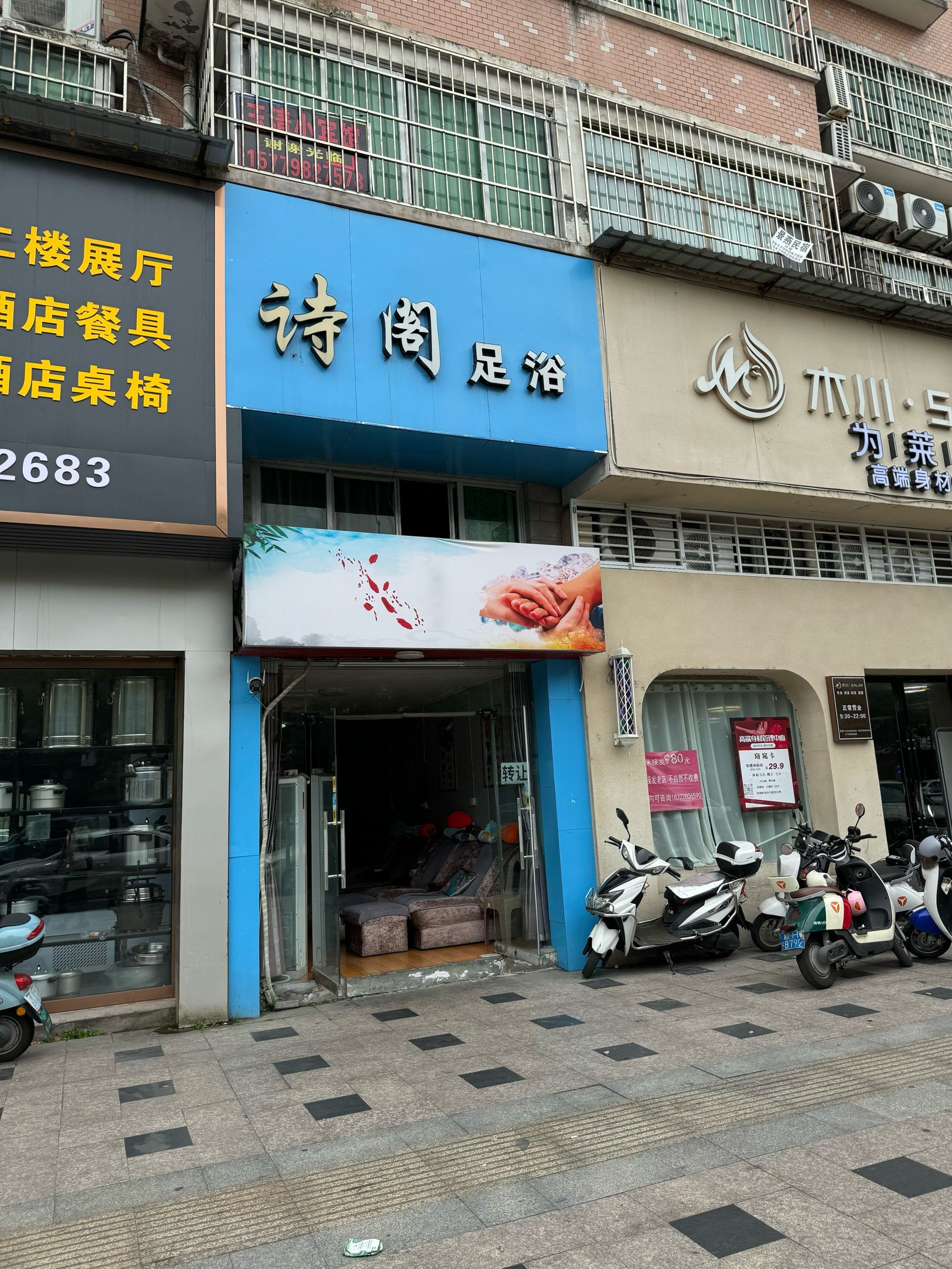 一条号称景德镇最繁华的街道～美食一条街……但是我似乎走错了哈哈