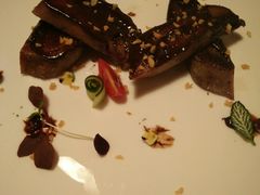 慢炖牛舌配黑蒜酱-岸芷汀兰·法餐牛排
