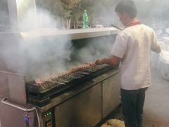 -烤肉小伙烤肉店