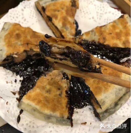 热乎乎的糖饼一端上桌就让人特别欲罢不能