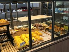 面包甜点陈列柜-顶东面包花园·生日蛋糕(世博店)