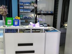 -提一眼镜·蔡司·依视路(小寨店)