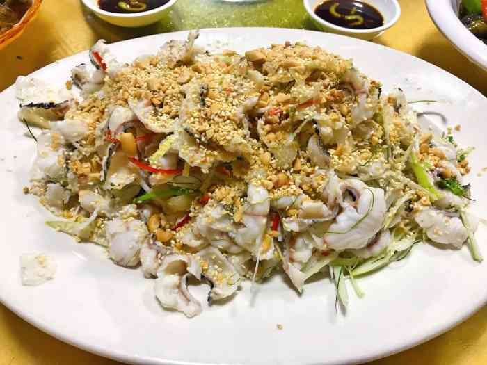 打分 生鱼一鱼两味,肉起片,骨煲苦瓜汤.肉起片吃好好吃.