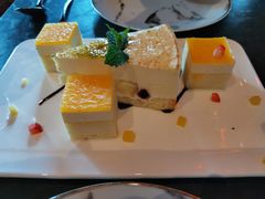 主厨甜品拼盘-YUE·6·西式融合餐厅(外滩六号店)