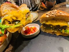 经典芝士汉堡-HIGH FIVE哈福手工汉堡(桂林路店)