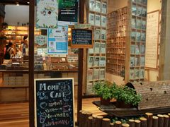 -猫的天空之城概念书店(杭州南宋御街店)