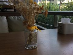 靠窗位-唐朵咖啡(曹杨影城店)