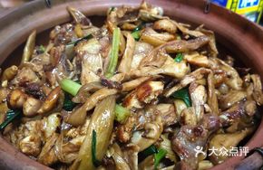 Braised Chicken with Taro and Dried Vegetables