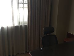 -武汉光谷广场杨家湾地铁站怡程酒店