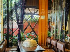 -Cuc Gach Quan Restaurant