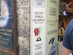 -Gelateria Dondoli