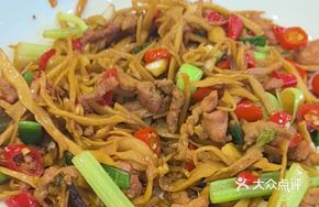 Crispy Bamboo Shoots with Golden Threads Stir-Fried with Meat