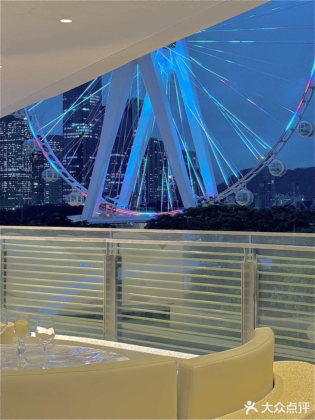 摩天轮下的约会餐厅！泰浪漫🌹了