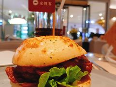 招牌香辣鸡腿堡-必胜客(城西银泰店)