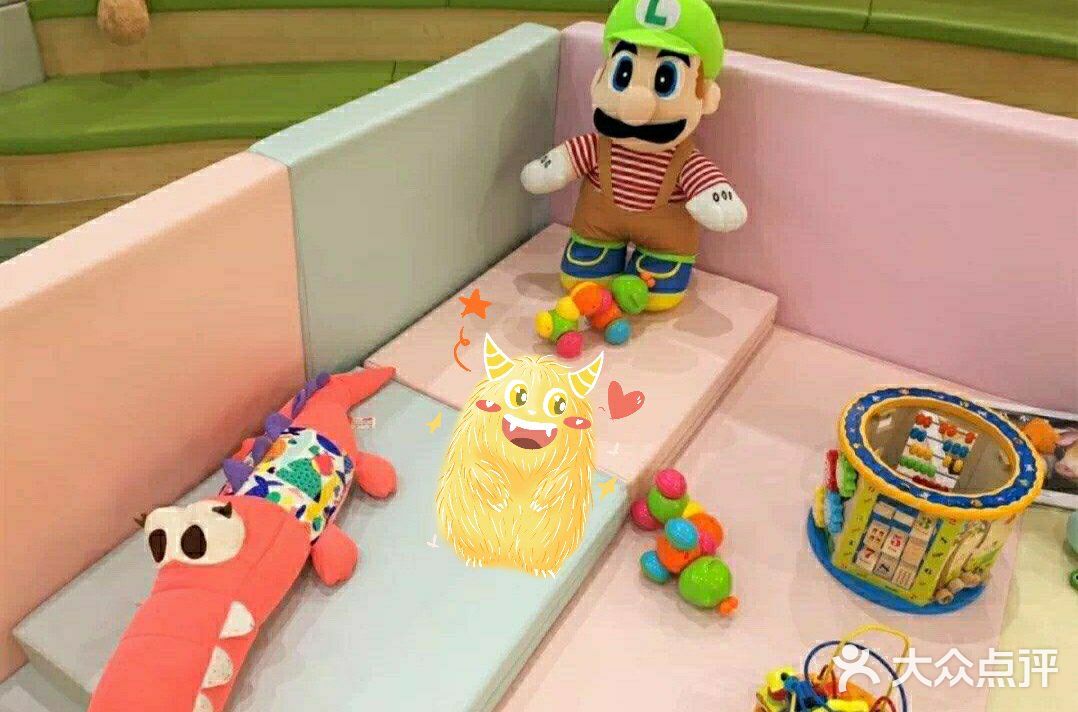 孩子第一次上游泳课[调皮]