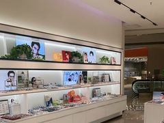 -J-Optical佳视明眼镜·蔡司视觉(青岛金茂览秀城店)