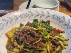 -头上红煨盐鸡·非遗院子餐厅