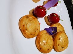 樱桃鹅肝配葱油饼-江上荟·创意中国菜(绿地缤纷城店)