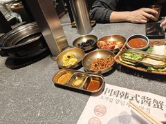 -草家酱蟹炭火烤肉店(珲春南路二店)