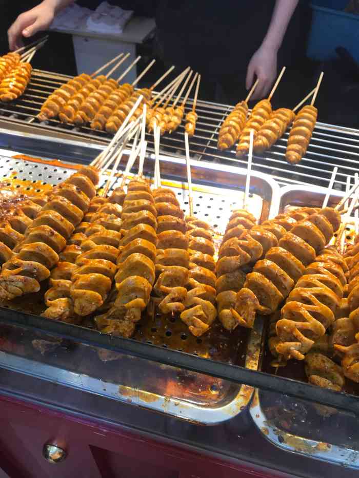 宋记烤面筋(星天广场店)-"好吃街里面,生意多好的,面筋有大有小,小.