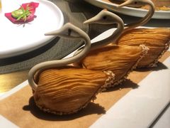 天鹅榴莲酥-领鲜天下·焗海鲜·花胶鸡(天目里店)