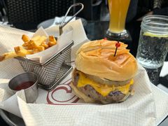-BOURBON 玻本美式餐厅酒吧(虹桥新天地店)