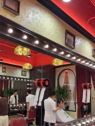 -东方先生国潮男士理发馆
