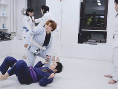 -菠萝格斗巴西柔术训练馆