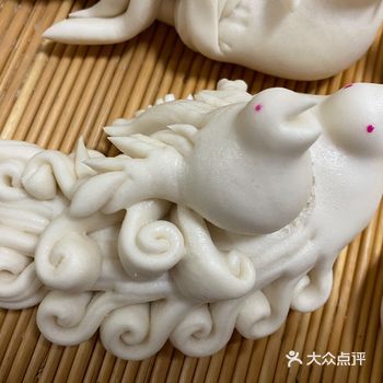 小燕子，穿花衣，年年春天来这里