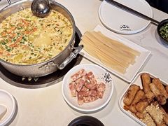 -德林酸菜鱼火锅(南丹店)