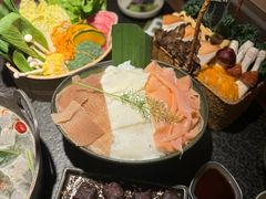 -三出山火锅(南京万象天地店)